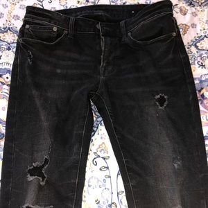 Men’s black american eagle distressed jeans.